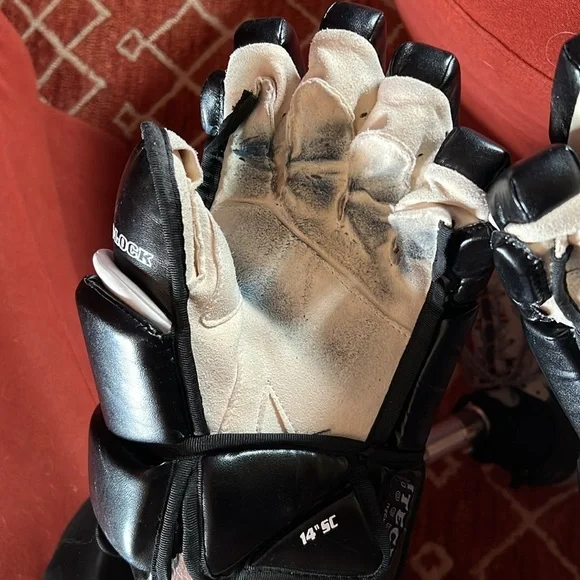 ITECH 14” hockey gloves  Good condition - Picture 3 of 7